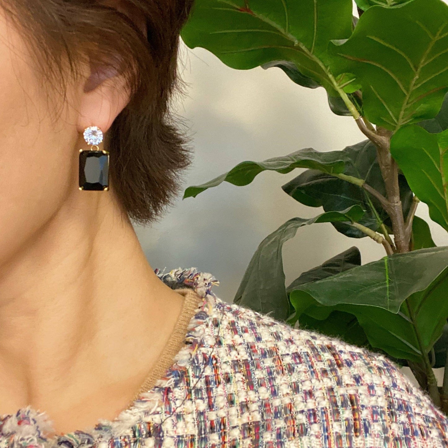 Banquet In Castle Jewel Earrings: Black